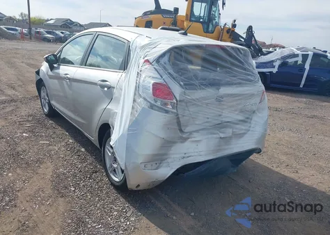 2018 Ford Fiesta Se z USA, uszkodzony, nr VIN 3FADP4EJ9JM107316